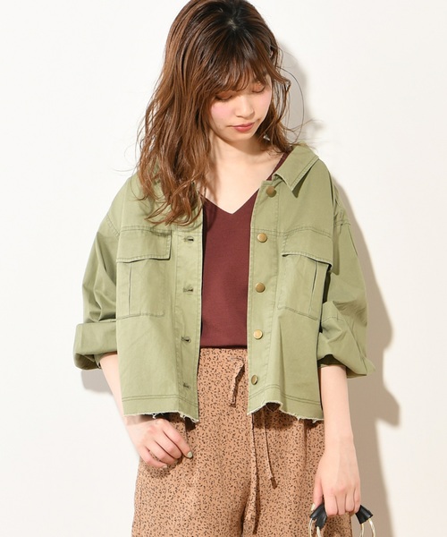 natural couture(ナチュラルクチュール)の「袖口Dカン付きシャツブルゾン(ブルゾン・レディース・ベージュ/カーキ/アイボリー・FREE)」の13枚目の写真