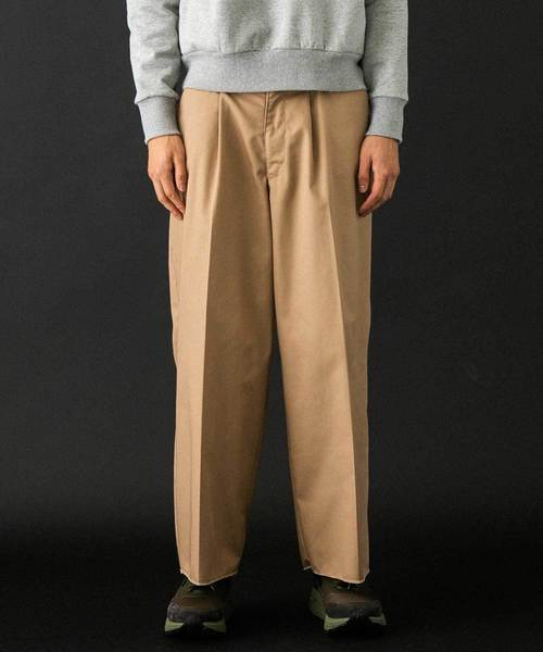 UNITED TOKYO（ユナイテッドトウキョウ）の「カットオフワイドヘムチノパンツ（チノパンツ・メンズ・ベージュ/ブラック/グレー・1/2/3）」の10枚目の写真