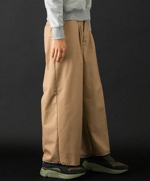 UNITED TOKYO（ユナイテッドトウキョウ）の「カットオフワイドヘムチノパンツ（チノパンツ・メンズ・ベージュ/ブラック/グレー・1/2/3）」の13枚目の写真