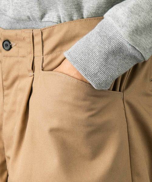 UNITED TOKYO（ユナイテッドトウキョウ）の「カットオフワイドヘムチノパンツ（チノパンツ・メンズ・ベージュ/ブラック/グレー・1/2/3）」の12枚目の写真