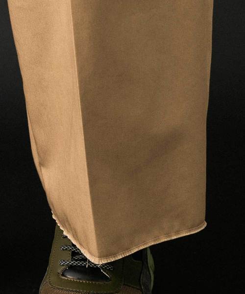 UNITED TOKYO（ユナイテッドトウキョウ）の「カットオフワイドヘムチノパンツ（チノパンツ・メンズ・ベージュ/ブラック/グレー・1/2/3）」の14枚目の写真