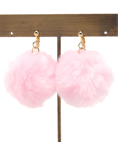 WEGO（ウィゴー）の「WEGO/ファーイヤリング（イヤリング・レディース・ホワイト/サックスブルー/パープル/ライトピンク・FREE）」の4枚目の写真