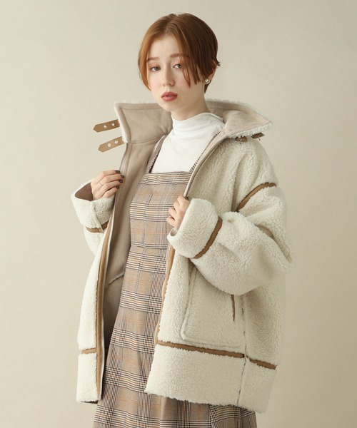 one after another NICE CLAUP(ワンアフターアナザーナイスクラップ)の「リバーシブルボンバージャケット(ダッフルコート・レディース・アイボリー/キャメル・FREE)」の6枚目の写真
