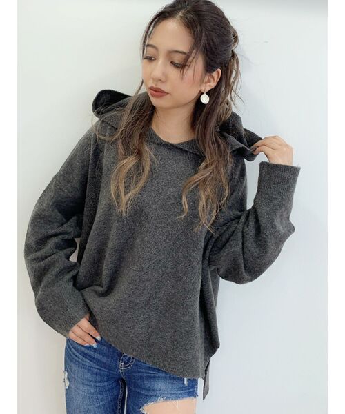 GYDA（ジェイダ）の「【ZOZO限定】Vカットフードニットトップス（ニット/セーター・レディース・アイボリー/チャコールグレー/ブラウン・FREE）」の3枚目の写真