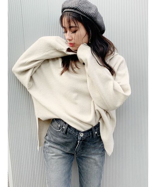 GYDA（ジェイダ）の「【ZOZO限定】Vカットフードニットトップス（ニット/セーター・レディース・アイボリー/チャコールグレー/ブラウン・FREE）」の2枚目の写真