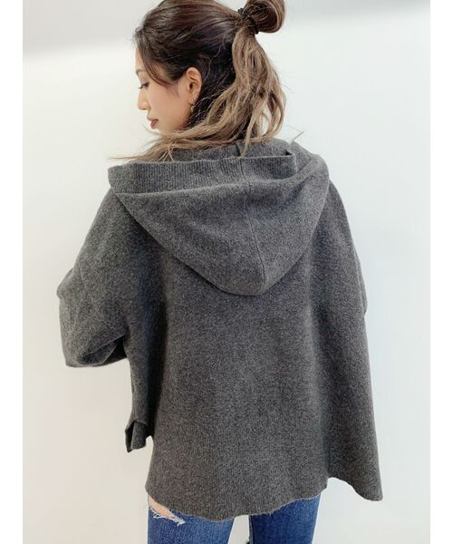 GYDA（ジェイダ）の「【ZOZO限定】Vカットフードニットトップス（ニット/セーター・レディース・アイボリー/チャコールグレー/ブラウン・FREE）」の6枚目の写真