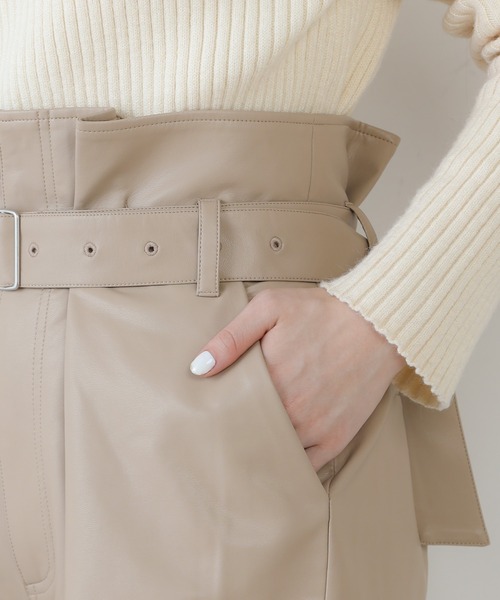 Chico（チコ）の「ウエストタックレザーショートパンツ（その他パンツ・レディース・ブラウン/ベージュ/ブラック・FREE）」の9枚目の写真