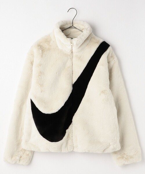 NIKE(ナイキ)の「NIKE/ナイキ ウィメンズ ジャケットプラッシュ(ブルゾン・レディース・ホワイト/ブラック・SMALL/MEDIUM)」の1枚目の写真