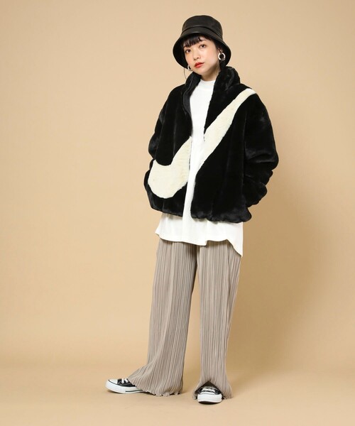 NIKE(ナイキ)の「NIKE/ナイキ ウィメンズ ジャケットプラッシュ(ブルゾン・レディース・ホワイト/ブラック・SMALL/MEDIUM)」の10枚目の写真