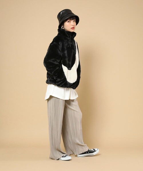 NIKE(ナイキ)の「NIKE/ナイキ ウィメンズ ジャケットプラッシュ(ブルゾン・レディース・ホワイト/ブラック・SMALL/MEDIUM)」の11枚目の写真