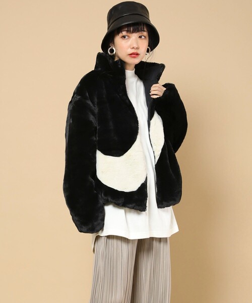 NIKE(ナイキ)の「NIKE/ナイキ ウィメンズ ジャケットプラッシュ(ブルゾン・レディース・ホワイト/ブラック・SMALL/MEDIUM)」の13枚目の写真