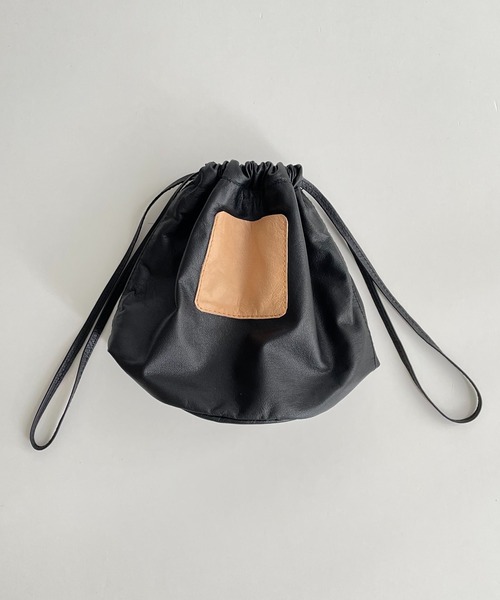 CANAL JEAN（キャナルジーン）の「Pt(ピーティー) レザー巾着バッグ（ハンドバッグ・レディース・ブラック・ONE SIZE）」の6枚目の写真