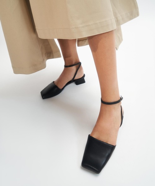 CHARLES & KEITH（チャールズ & キース）の「スクエアトゥ アンクルストラップパンプス / Square Toe Ankle Strap Pumps（パンプス・レディース・ブラック/ダークブラウン・23cm/23.5cm/24.5cm/25cm/25.5cm/22.5cm）」の3枚目の写真