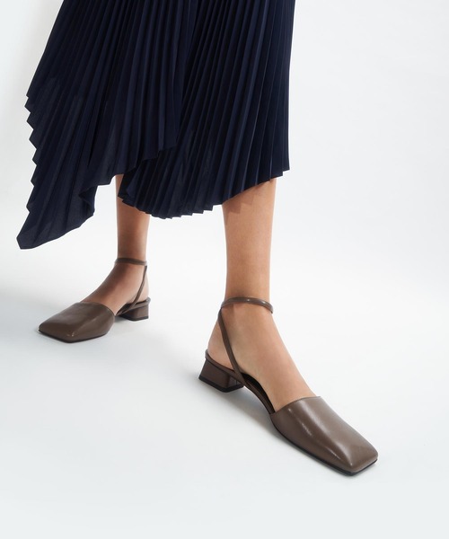 CHARLES & KEITH（チャールズ & キース）の「スクエアトゥ アンクルストラップパンプス / Square Toe Ankle Strap Pumps（パンプス・レディース・ブラック/ダークブラウン・23cm/23.5cm/24.5cm/25cm/25.5cm/22.5cm）」の10枚目の写真