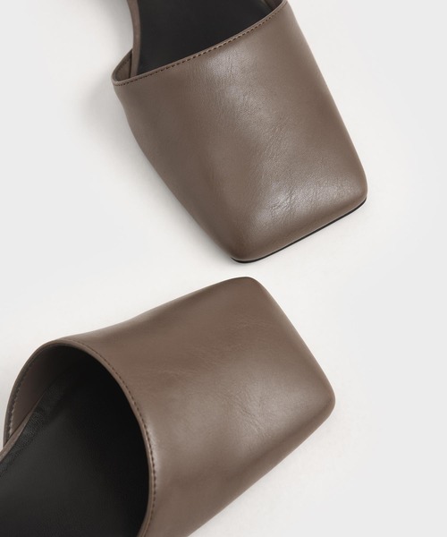 CHARLES & KEITH（チャールズ & キース）の「スクエアトゥ アンクルストラップパンプス / Square Toe Ankle Strap Pumps（パンプス・レディース・ブラック/ダークブラウン・23cm/23.5cm/24.5cm/25cm/25.5cm/22.5cm）」の15枚目の写真