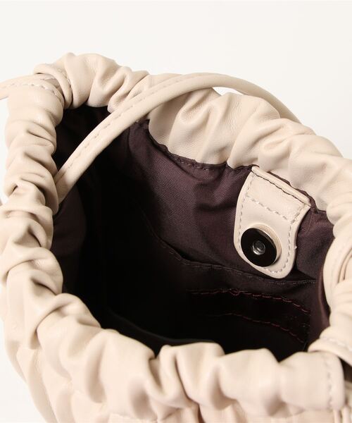 Factor=（ファクターイコール）の「プリーツ巾着ショルダーバッグ（トートバッグ・レディース・アイボリー/サックスブルー/ブラック・FREE）」の9枚目の写真