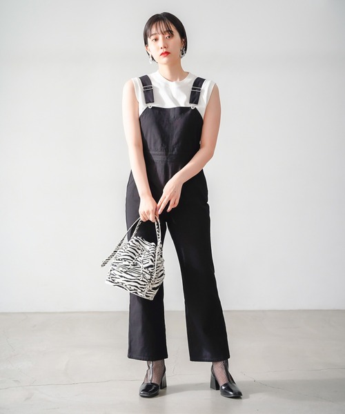 PAGEBOY（ページボーイ）の「フレアオーバーオール（サロペット/オーバーオール・レディース・アイボリー/ブラック・FREE）」の2枚目の写真