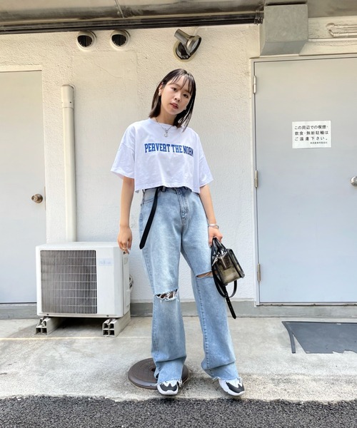 WHO'S WHO gallery(フーズフーギャラリー)の「PERVERT ショートカレッジ刺繍TEE(Tシャツ/カットソー・レディース・ブラック/オフホワイト/グリーン/オートミール・FREE)」の5枚目の写真