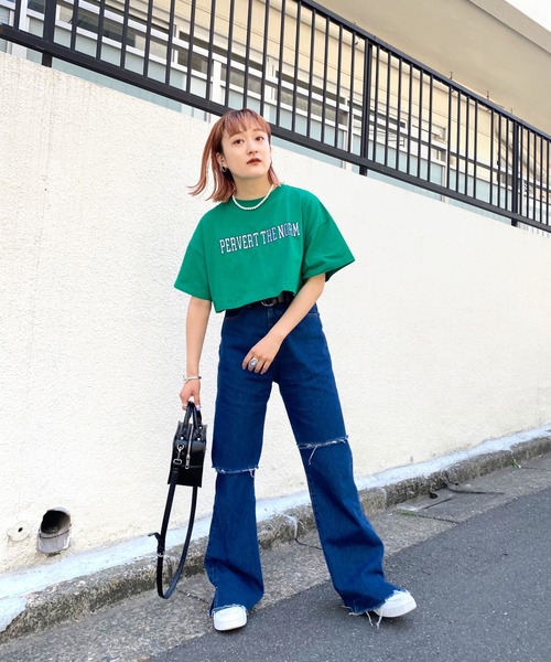 WHO'S WHO gallery(フーズフーギャラリー)の「PERVERT ショートカレッジ刺繍TEE(Tシャツ/カットソー・レディース・ブラック/オフホワイト/グリーン/オートミール・FREE)」の15枚目の写真