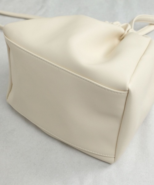 ＡＮＤＪ（アンドジェイ）の「巾着ショルダーバッグ（ショルダーバッグ・レディース・ブラック/アイボリー/その他・M）」の22枚目の写真