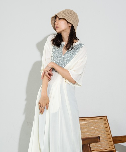 ベルヴィンテージ★アンティローザの刺繍入りワンピース★未使用タグ付き ベルヴィンテージ☆アンティローザの刺繍入りワンピース☆未使用