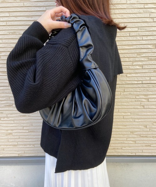 CLEA（クレア）の「ギャザーデザインムーン型ハンドバッグ（ハンドバッグ・レディース・ホワイト/ブラック/サックスブルー・FREE）」の13枚目の写真