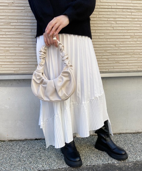 CLEA（クレア）の「ギャザーデザインムーン型ハンドバッグ（ハンドバッグ・レディース・ホワイト/ブラック/サックスブルー・FREE）」の11枚目の写真