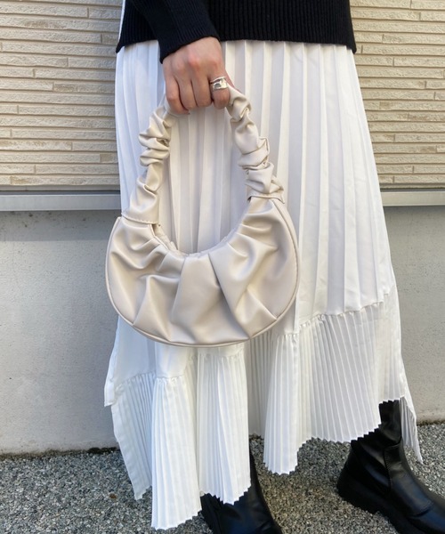 CLEA（クレア）の「ギャザーデザインムーン型ハンドバッグ（ハンドバッグ・レディース・ホワイト/ブラック/サックスブルー・FREE）」の12枚目の写真