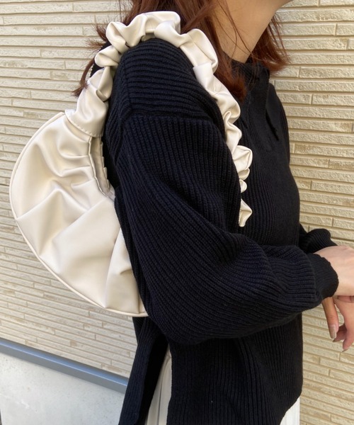 CLEA（クレア）の「ギャザーデザインムーン型ハンドバッグ（ハンドバッグ・レディース・ホワイト/ブラック/サックスブルー・FREE）」の9枚目の写真