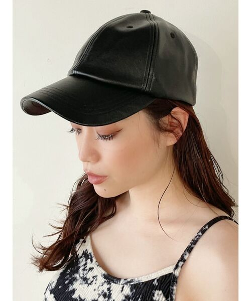 GYDA（ジェイダ）の「フェイクレザーキャップ（キャップ・レディース・ブラック/アイボリー・FREE）」の2枚目の写真