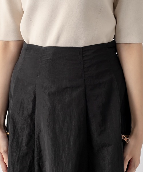RIVE DROITE（リヴドロワ）の「メリハリのあるシルエットで足長効果　カーゴZIPポケットスカート（スカート・レディース・ブラック/カーキ・FREE）」の4枚目の写真