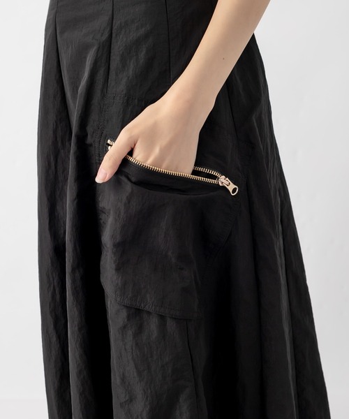 RIVE DROITE（リヴドロワ）の「メリハリのあるシルエットで足長効果　カーゴZIPポケットスカート（スカート・レディース・ブラック/カーキ・FREE）」の8枚目の写真