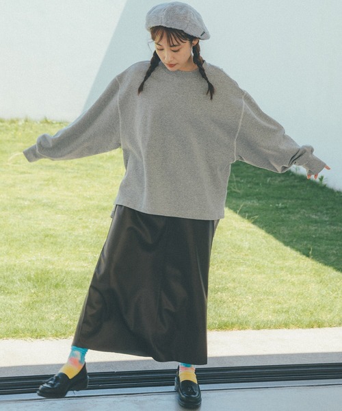 haco!（ハコ）の「【高橋愛さんコラボ】前後で印象を変えて楽しめる 配色デザインのスウェットトップス by LOVE&PEACE PROJECT（スウェット・レディース・グレー/アイボリー・SMALL/MEDIUM/LARGE/X-LARGE）」の5枚目の写真