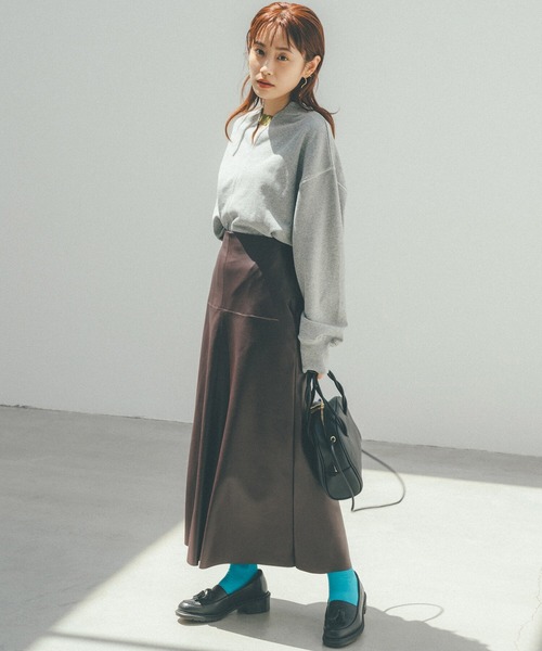 haco!（ハコ）の「【高橋愛さんコラボ】前後で印象を変えて楽しめる 配色デザインのスウェットトップス by LOVE&PEACE PROJECT（スウェット・レディース・グレー/アイボリー・SMALL/MEDIUM/LARGE/X-LARGE）」の6枚目の写真