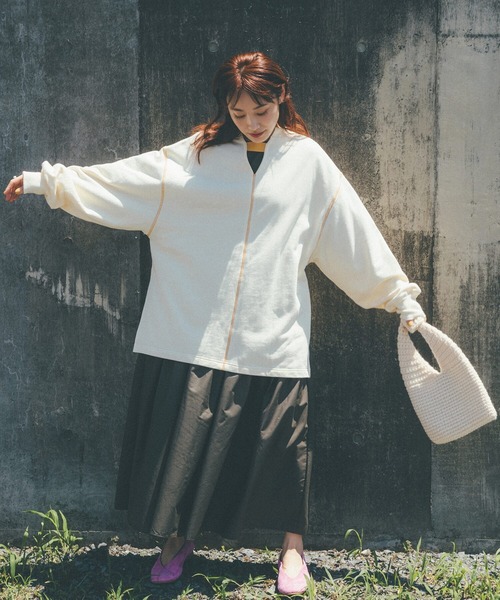 haco!（ハコ）の「【高橋愛さんコラボ】前後で印象を変えて楽しめる 配色デザインのスウェットトップス by LOVE&PEACE PROJECT（スウェット・レディース・グレー/アイボリー・SMALL/MEDIUM/LARGE/X-LARGE）」の19枚目の写真