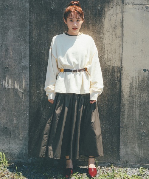 haco!（ハコ）の「【高橋愛さんコラボ】前後で印象を変えて楽しめる 配色デザインのスウェットトップス by LOVE&PEACE PROJECT（スウェット・レディース・グレー/アイボリー・SMALL/MEDIUM/LARGE/X-LARGE）」の12枚目の写真