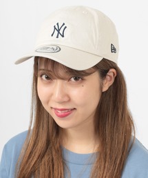 NEW ERA（ニューエラ）の「【NEW　ERA/ニューエラ】CASUAL CLASSIC ニューヨーク ヤンキース ミッドロゴ刺繍 キャップ/ 帽子/アイボリー（キャップ・メンズ）」