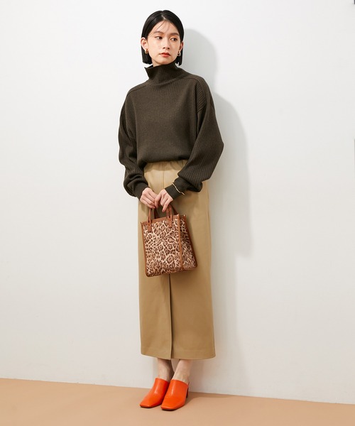 ADAM ET ROPE'(アダムエロペ)の「【アウトレット店舗・WEB限定】WOOL混リブタートル(ニット/セーター・レディース・チャコールグレー/グレー/ベージュ系その他/オレンジ系その他・FREE)」の17枚目の写真