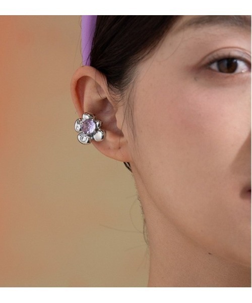 mou(モウ)の「【YNG】フラワーイヤーカフ(片耳用)(イヤーカフ・レディース・パープル/イエロー/ブルー・FREE)」の2枚目の写真