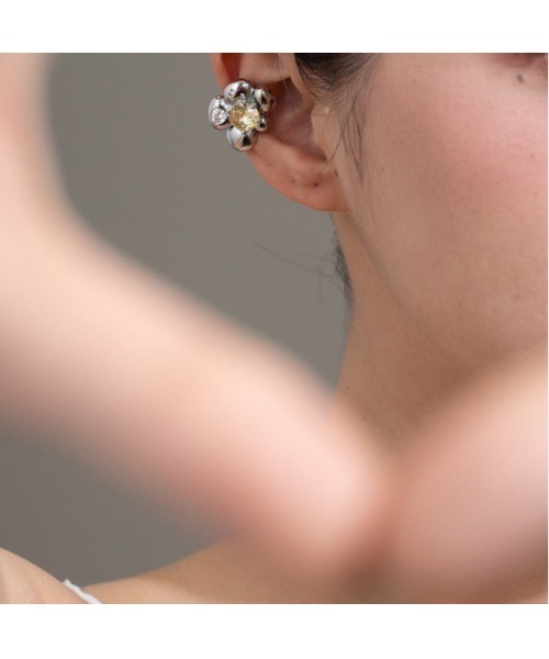 mou(モウ)の「【YNG】フラワーイヤーカフ(片耳用)(イヤーカフ・レディース・パープル/イエロー/ブルー・FREE)」の3枚目の写真