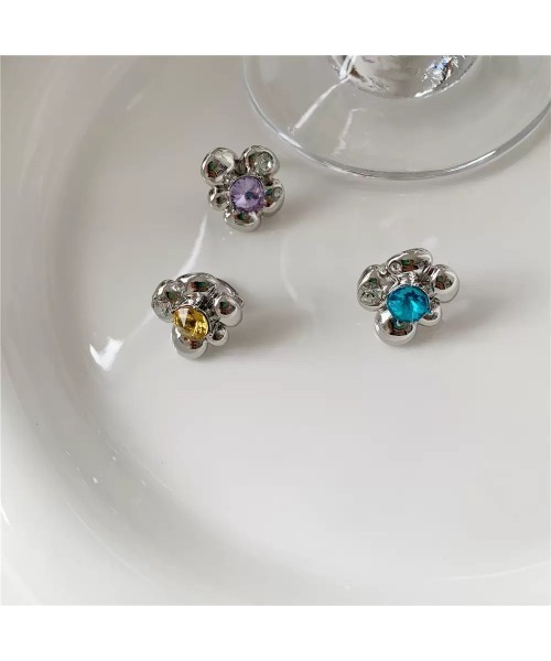 mou(モウ)の「【YNG】フラワーイヤーカフ(片耳用)(イヤーカフ・レディース・パープル/イエロー/ブルー・FREE)」の14枚目の写真