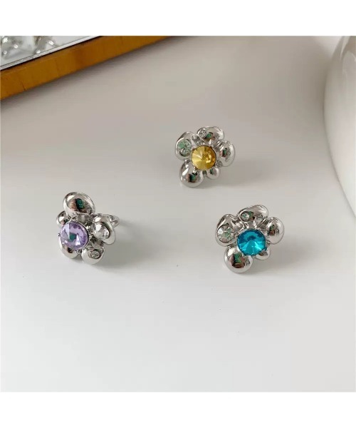 mou(モウ)の「【YNG】フラワーイヤーカフ(片耳用)(イヤーカフ・レディース・パープル/イエロー/ブルー・FREE)」の5枚目の写真