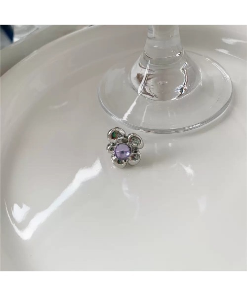 mou(モウ)の「【YNG】フラワーイヤーカフ(片耳用)(イヤーカフ・レディース・パープル/イエロー/ブルー・FREE)」の4枚目の写真