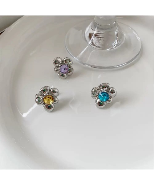 mou(モウ)の「【YNG】フラワーイヤーカフ(片耳用)(イヤーカフ・レディース・パープル/イエロー/ブルー・FREE)」の9枚目の写真