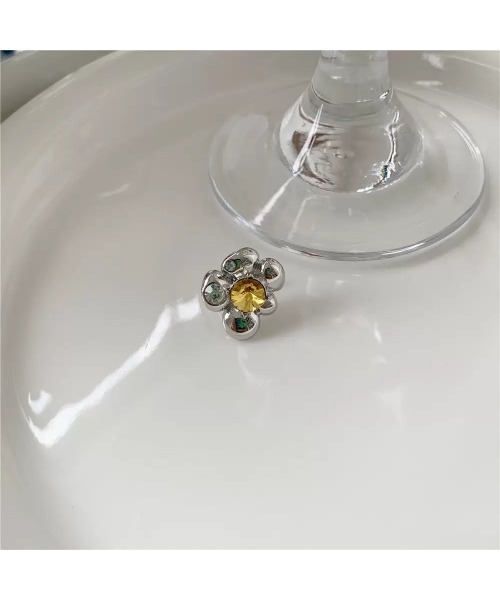 mou(モウ)の「【YNG】フラワーイヤーカフ(片耳用)(イヤーカフ・レディース・パープル/イエロー/ブルー・FREE)」の11枚目の写真