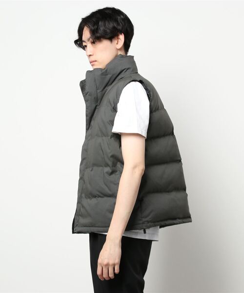 ADAM ET ROPE'（アダムエロペ）の「【アウトレット店舗・WEB限定】ファイバーダウンベスト（ダウンベスト・メンズ・ブラック/グレー・L/LL/M）」の3枚目の写真
