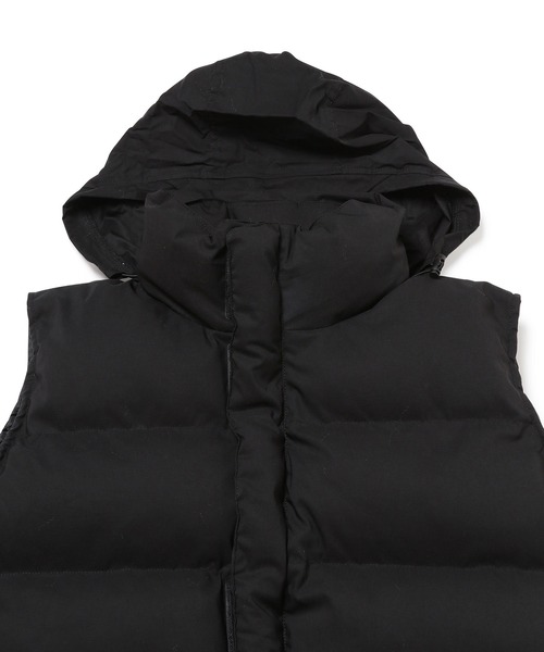 ADAM ET ROPE'（アダムエロペ）の「【アウトレット店舗・WEB限定】ファイバーダウンベスト（ダウンベスト・メンズ・ブラック/グレー・L/LL/M）」の15枚目の写真