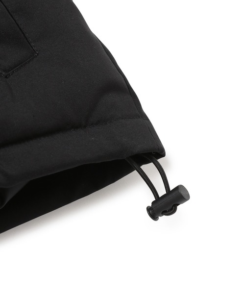 ADAM ET ROPE'（アダムエロペ）の「【アウトレット店舗・WEB限定】ファイバーダウンベスト（ダウンベスト・メンズ・ブラック/グレー・L/LL/M）」の12枚目の写真