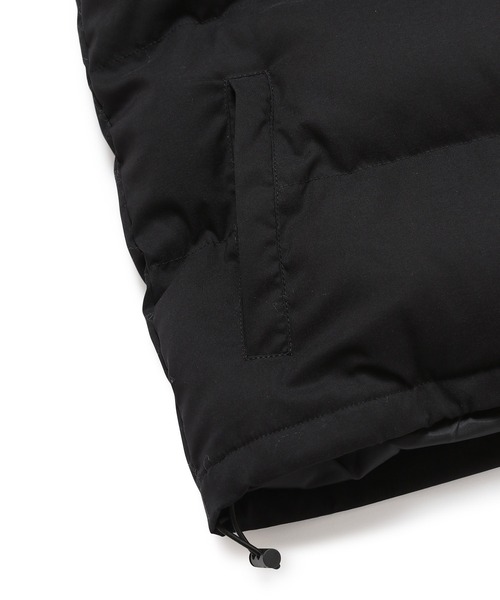 ADAM ET ROPE'（アダムエロペ）の「【アウトレット店舗・WEB限定】ファイバーダウンベスト（ダウンベスト・メンズ・ブラック/グレー・L/LL/M）」の11枚目の写真