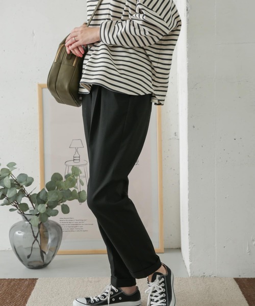 URBAN RESEARCH DOORS(アーバンリサーチドアーズ)の「ツイルストレッチテーパードイージーパンツ(その他パンツ・レディース・ブラック/ネイビー/カーキ・38/36/34)」の2枚目の写真